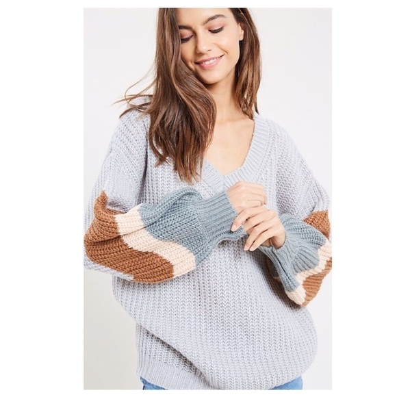 Color Block Sleeved V-Neck Sweater - Picture 2 of 5